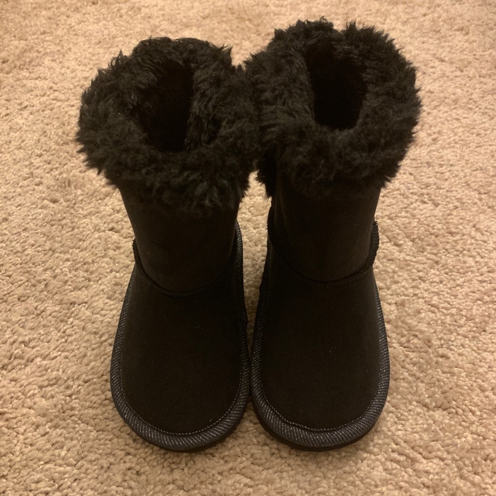 Black boots with the faux fur trim. New!